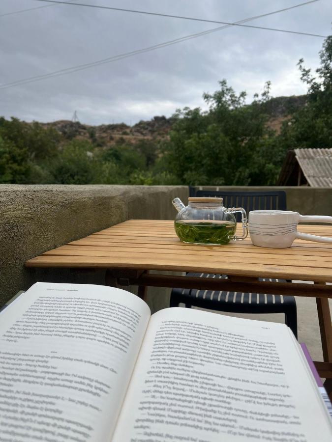 Zove Rural Cottage With Garden Views K'arashamb Extérieur photo