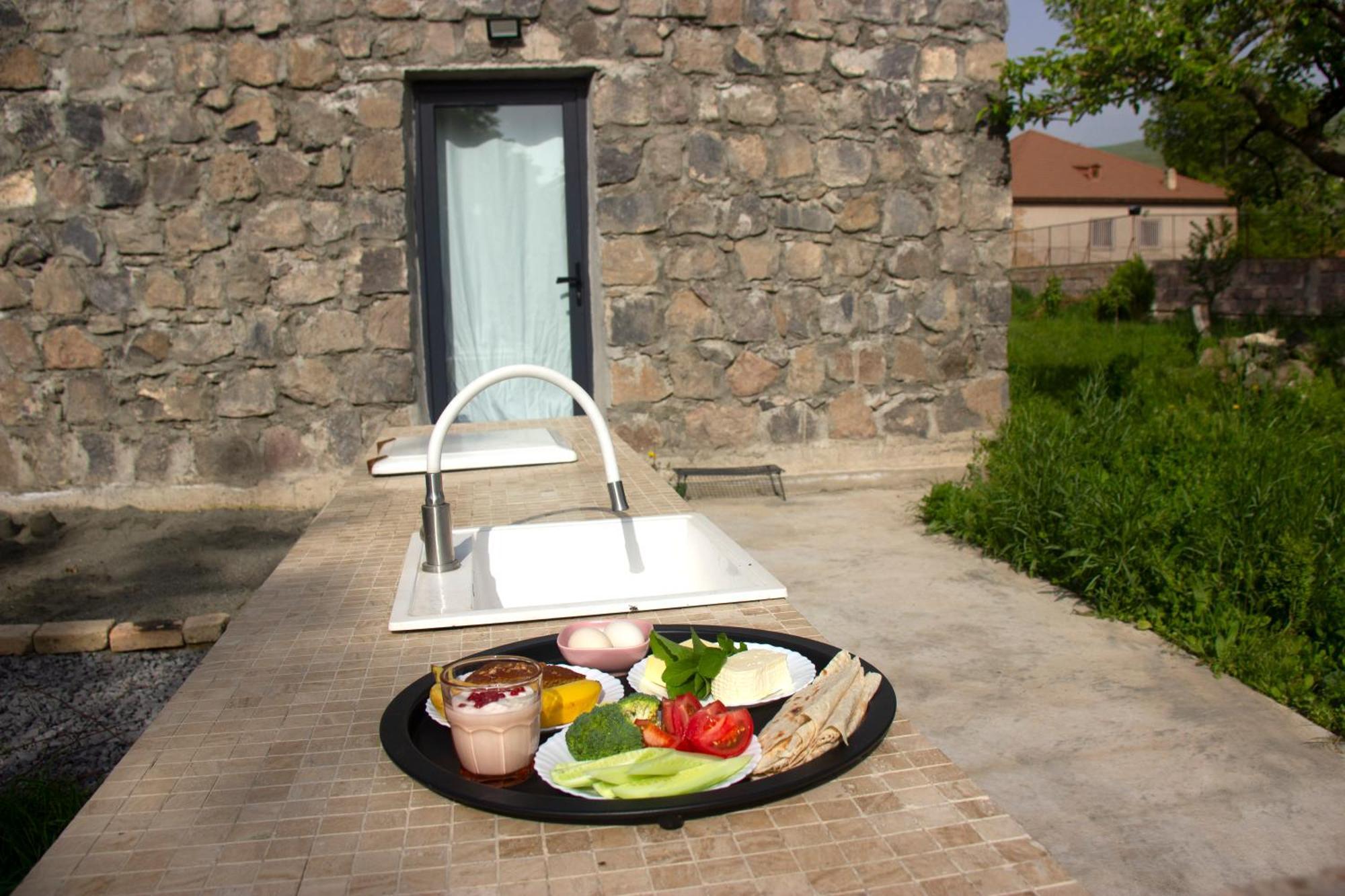 Zove Rural Cottage With Garden Views K'arashamb Extérieur photo